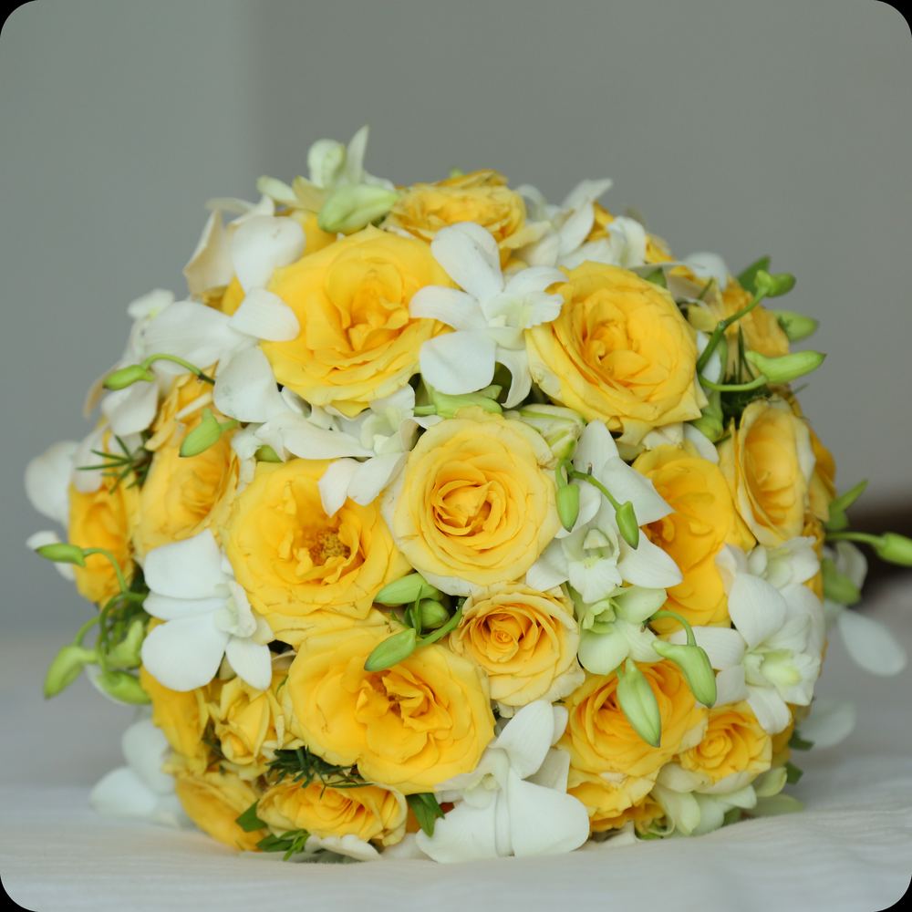 Yellow and white rose bouquet